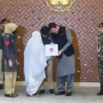 کے پی پولیس کے 54 شہدا کے اہلخانہ میں پلاٹوں کے الاٹمنٹ لیٹرز تقسیم
